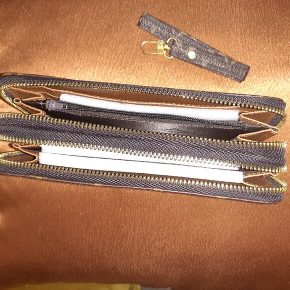 LOUIS VUITTON LV MONOGRAM ZIPPY WALLET - Picture 7 of 10